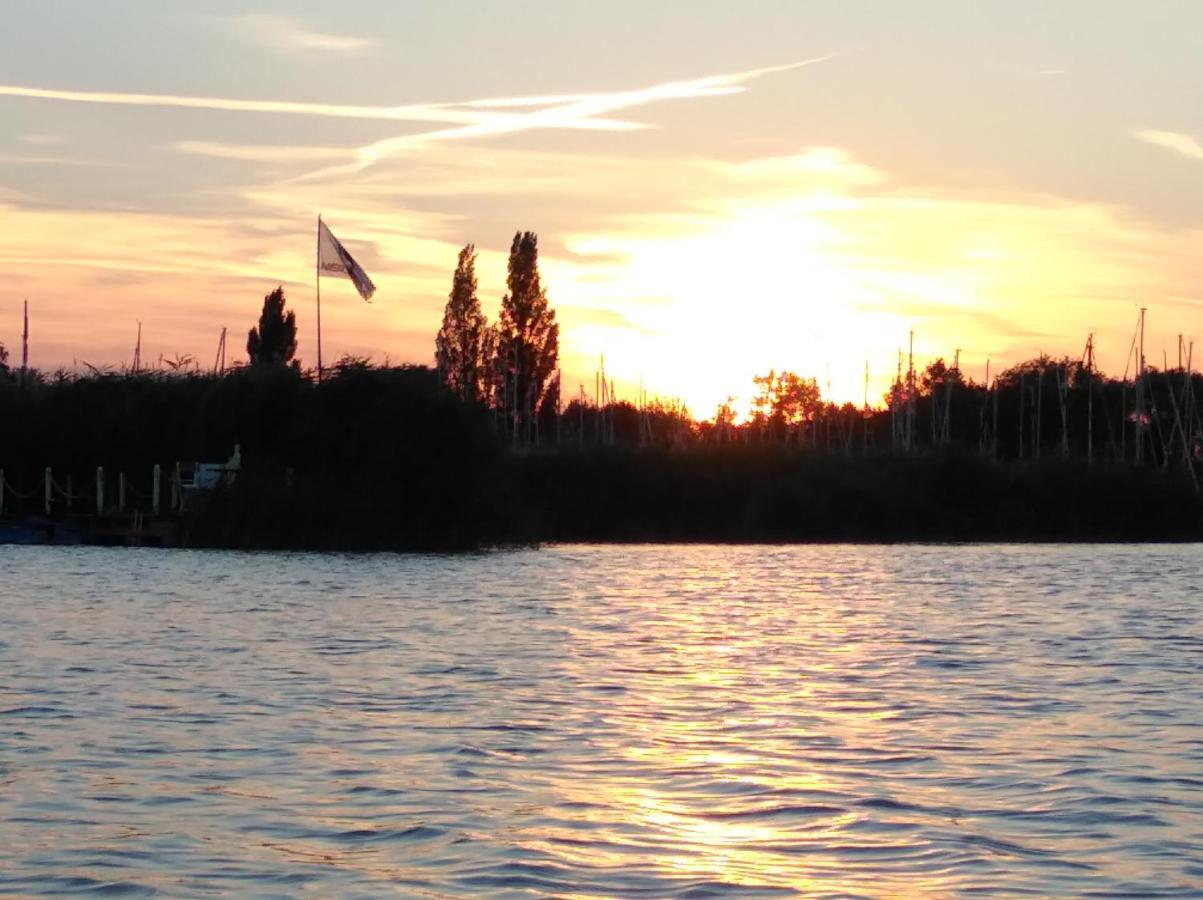 Pfahlbau Sunset I Toplage Elektroboot Inklusive Rust Ngoại thất bức ảnh