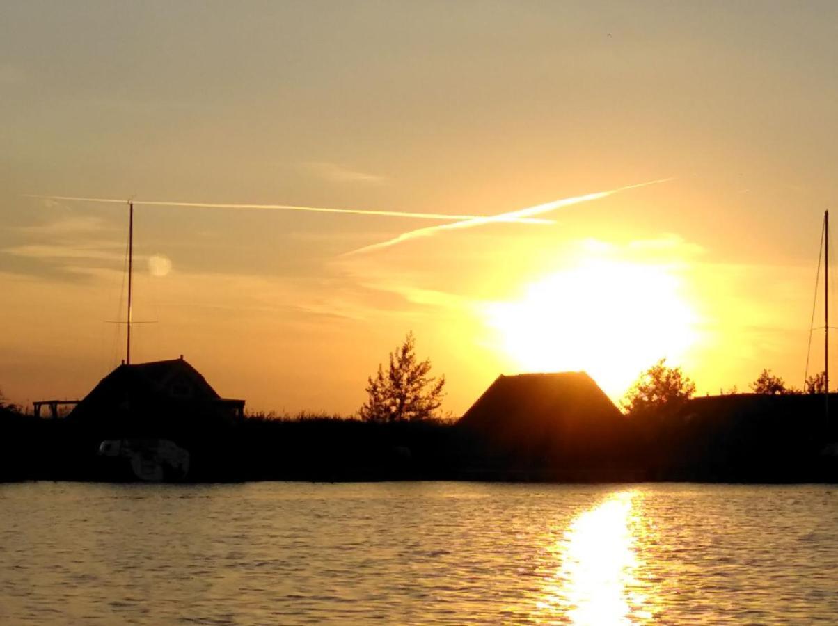 Pfahlbau Sunset I Toplage Elektroboot Inklusive Rust Ngoại thất bức ảnh